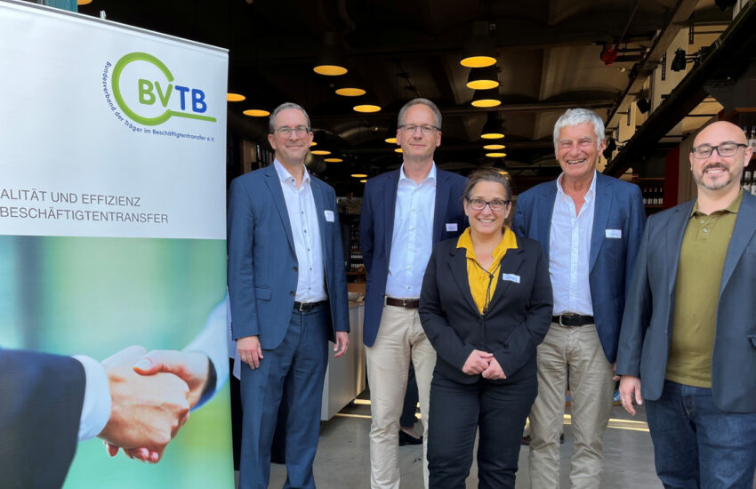 Bundesverband der Träger im Beschäftigtentransfer e.V.: Das Foto zeigt von links: Florian Swyter, Christian Sprenger, Dr. Sandra Saeed, Frank Müller und Robert Lux